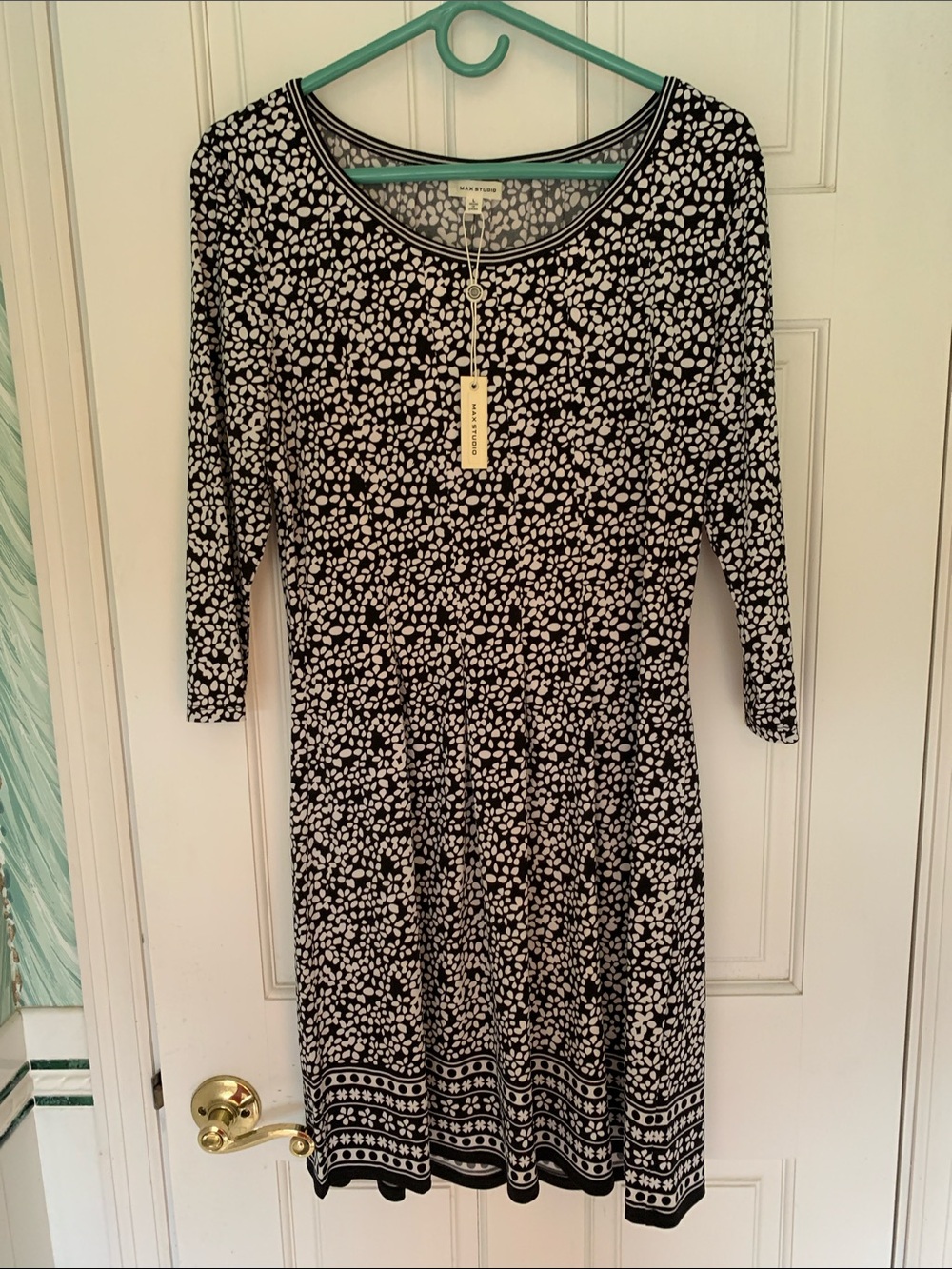 Max Studio Black and White Long Sleeve Patterned Dress